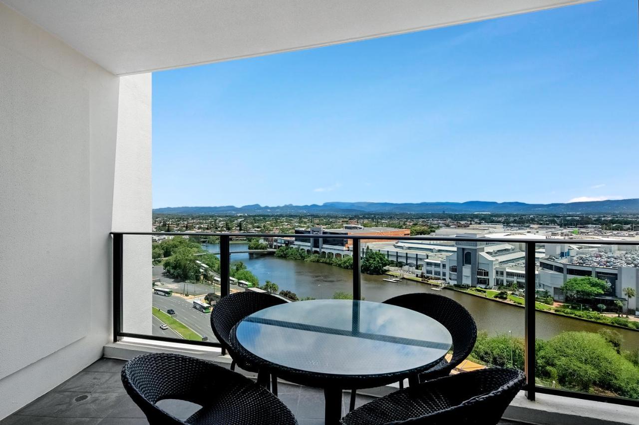 Sierra Grand Broadbeach - Self Contained & Privately Managed Apartments โกลด์โคสต์ ภายนอก รูปภาพ