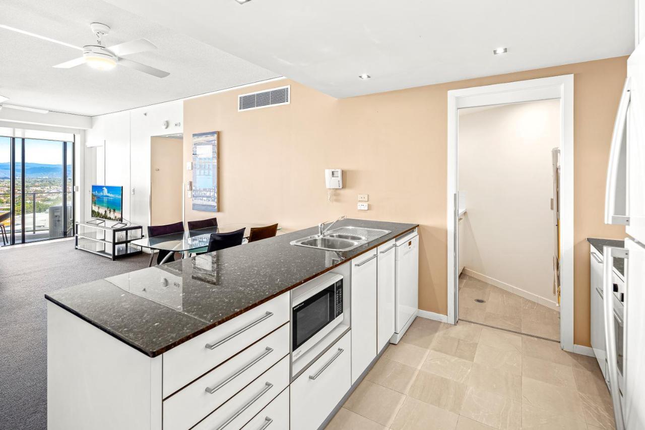 Sierra Grand Broadbeach - Self Contained & Privately Managed Apartments โกลด์โคสต์ ภายนอก รูปภาพ