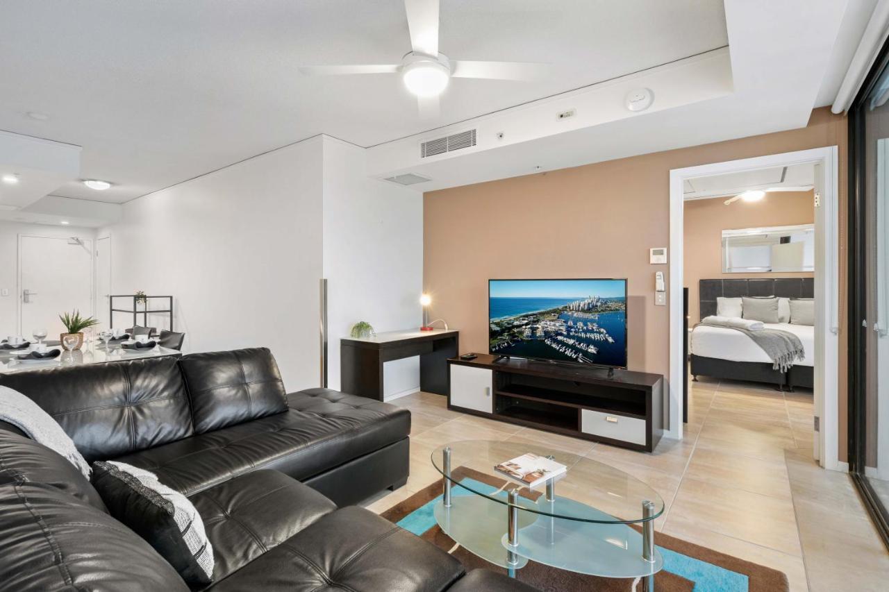 Sierra Grand Broadbeach - Self Contained & Privately Managed Apartments โกลด์โคสต์ ภายนอก รูปภาพ