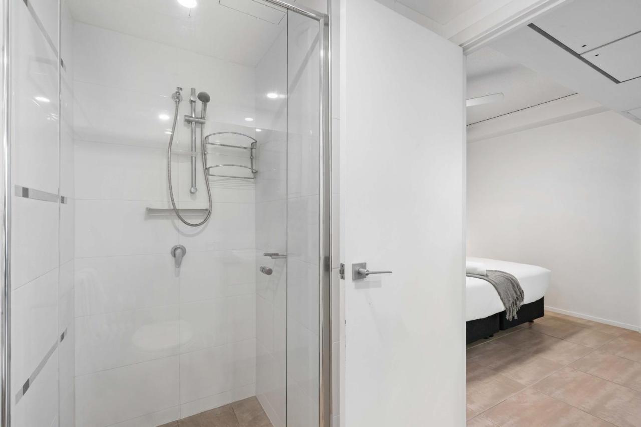 Sierra Grand Broadbeach - Self Contained & Privately Managed Apartments โกลด์โคสต์ ภายนอก รูปภาพ