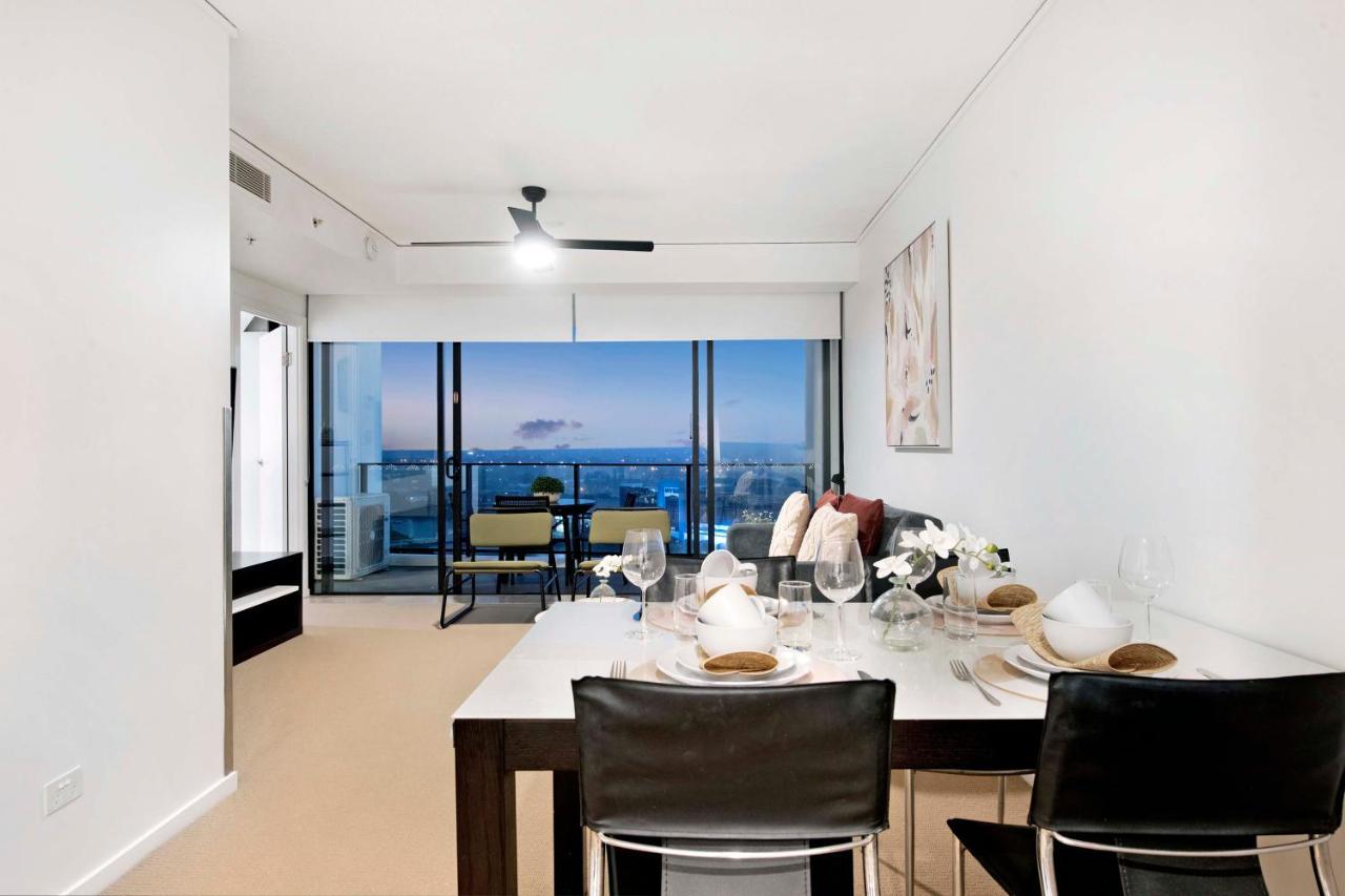 Sierra Grand Broadbeach - Self Contained & Privately Managed Apartments โกลด์โคสต์ ภายนอก รูปภาพ