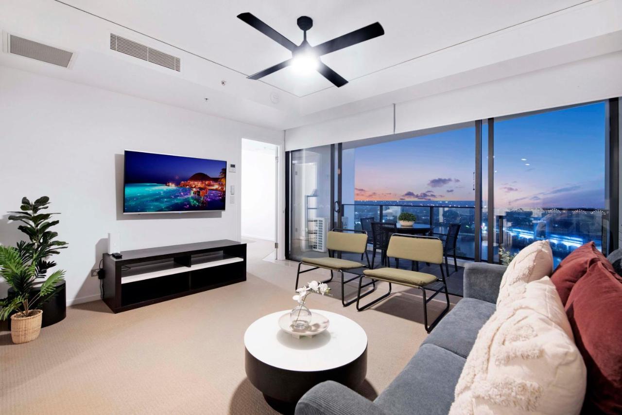 Sierra Grand Broadbeach - Self Contained & Privately Managed Apartments โกลด์โคสต์ ภายนอก รูปภาพ