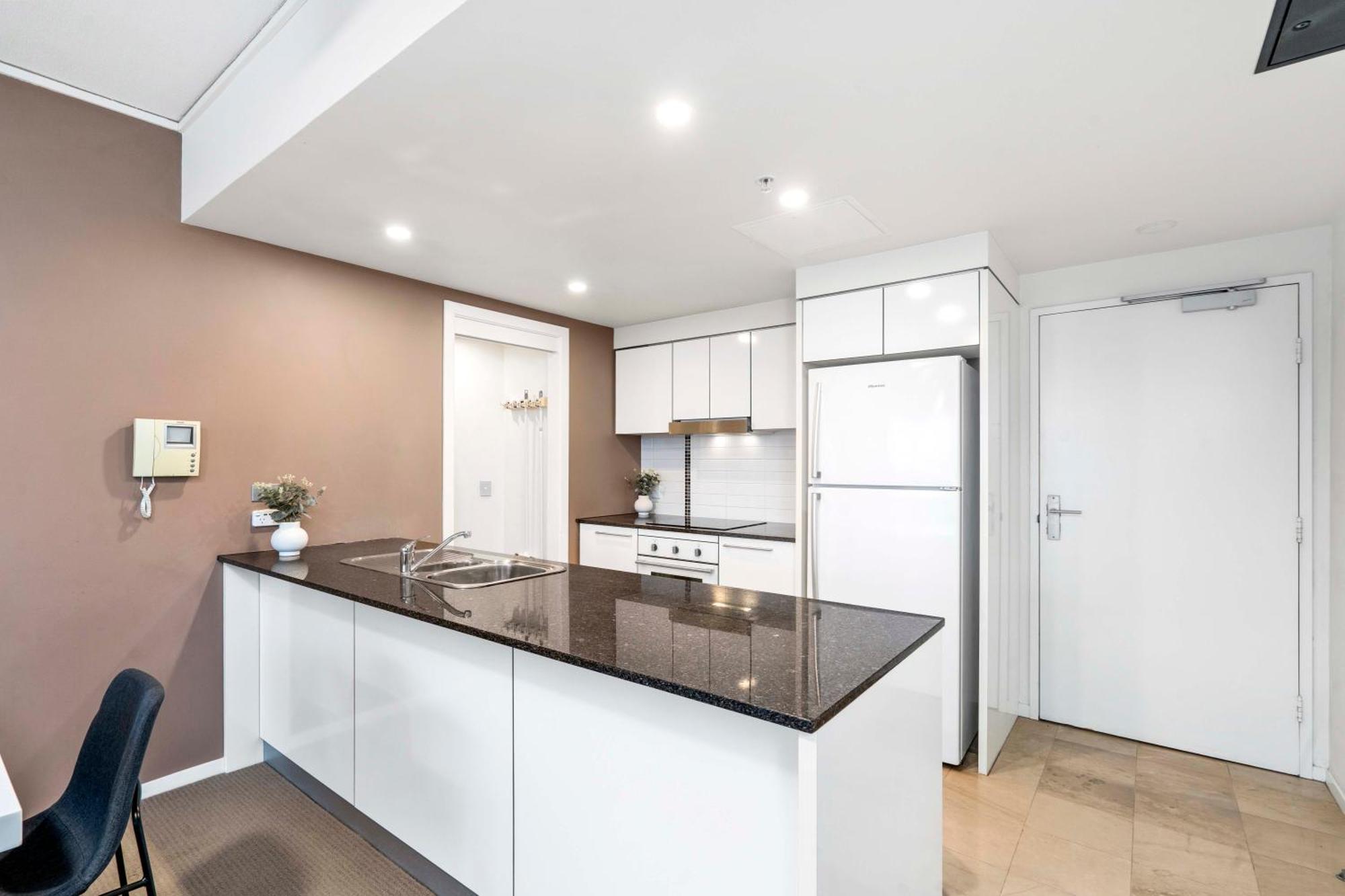 Sierra Grand Broadbeach - Self Contained & Privately Managed Apartments โกลด์โคสต์ ภายนอก รูปภาพ
