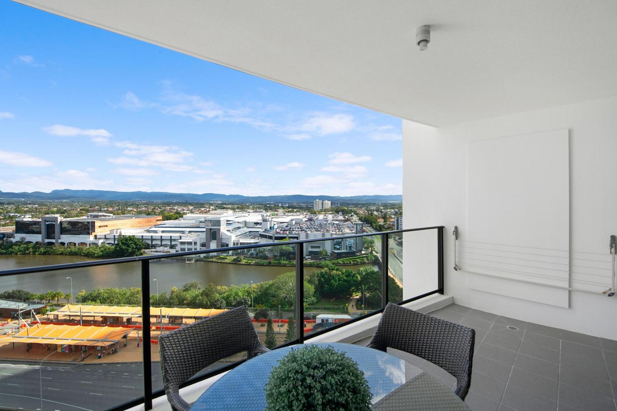Sierra Grand Broadbeach - Self Contained & Privately Managed Apartments โกลด์โคสต์ ภายนอก รูปภาพ