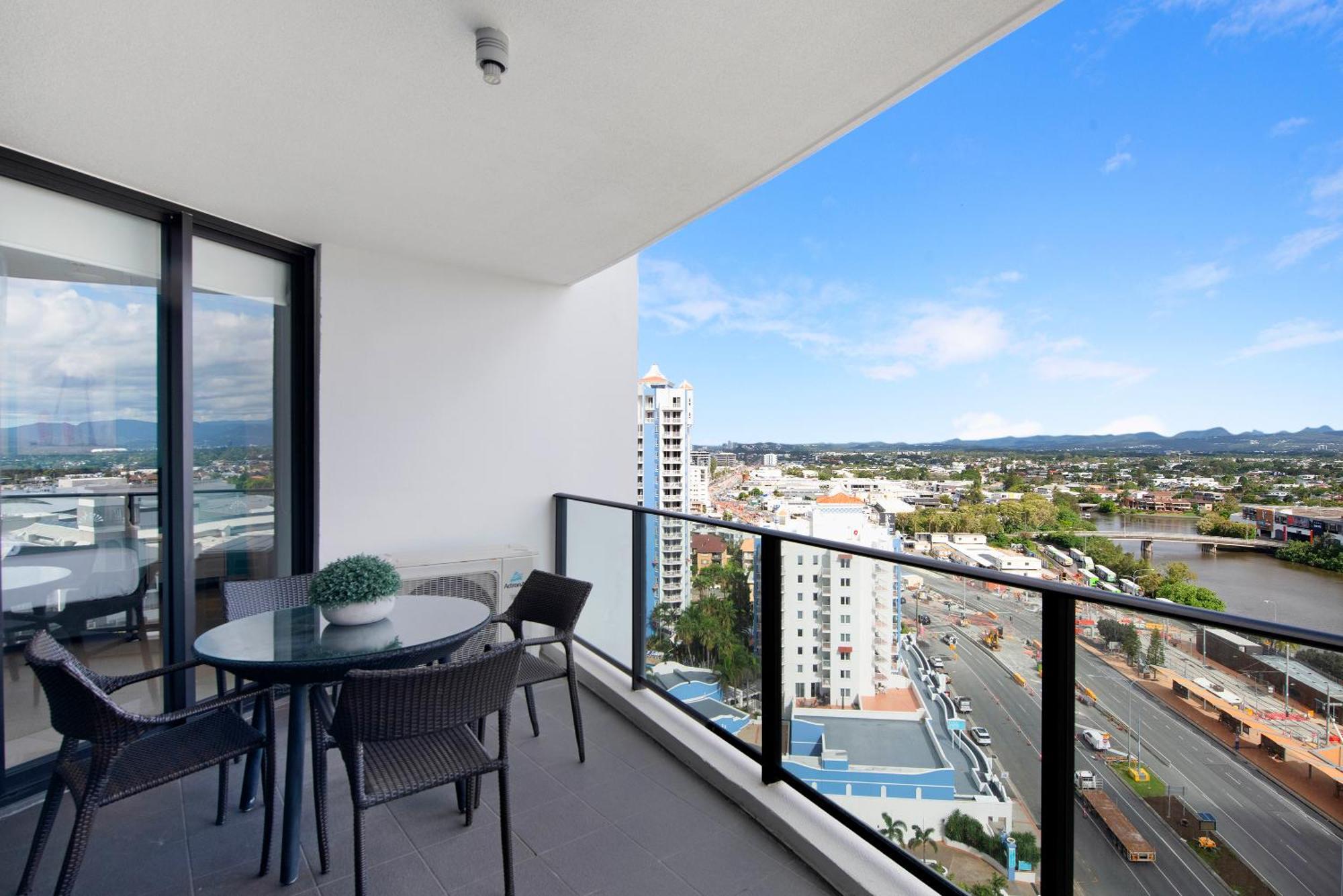 Sierra Grand Broadbeach - Self Contained & Privately Managed Apartments โกลด์โคสต์ ภายนอก รูปภาพ