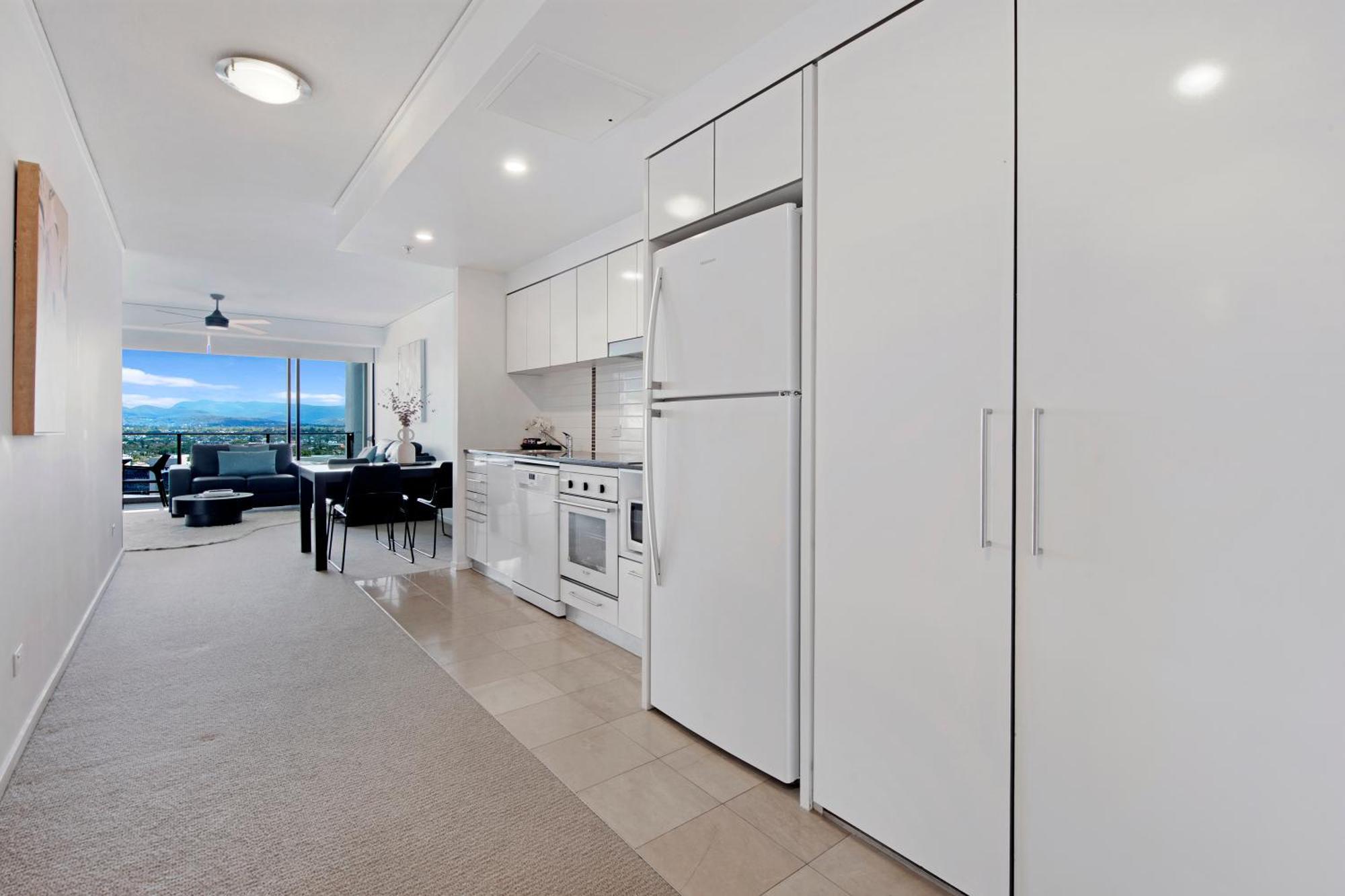 Sierra Grand Broadbeach - Self Contained & Privately Managed Apartments โกลด์โคสต์ ภายนอก รูปภาพ