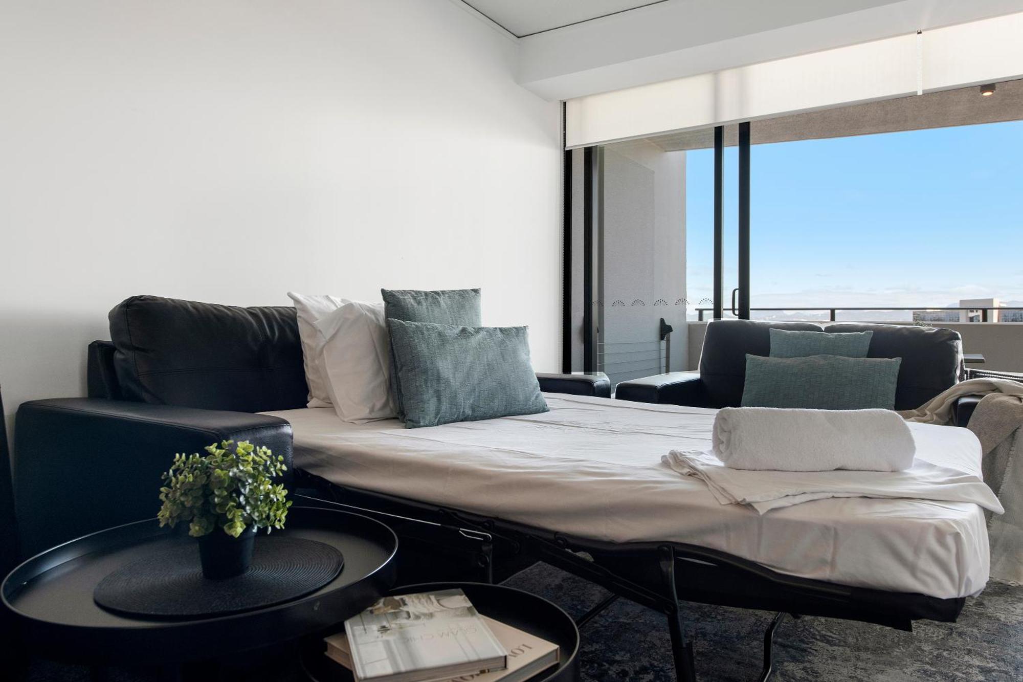 Sierra Grand Broadbeach - Self Contained & Privately Managed Apartments โกลด์โคสต์ ภายนอก รูปภาพ